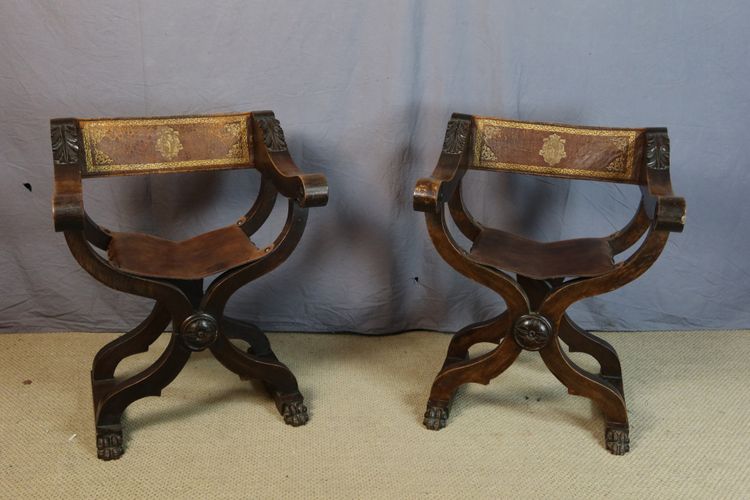 RENAISSANCE-STYLE CURULE CHAIR