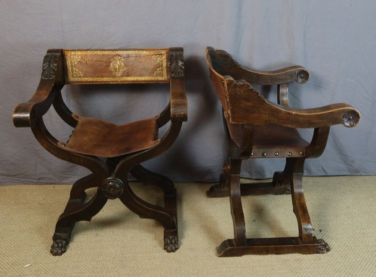 RENAISSANCE-STYLE CURULE CHAIR