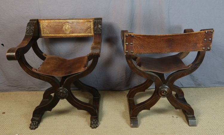 RENAISSANCE-STYLE CURULE CHAIR
