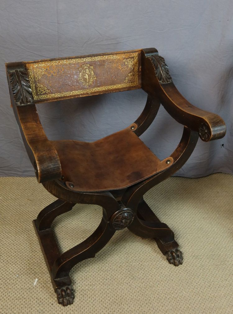 RENAISSANCE-STYLE CURULE CHAIR