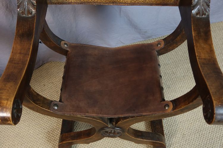 RENAISSANCE-STYLE CURULE CHAIR