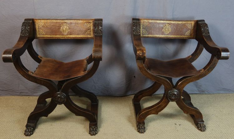 RENAISSANCE-STYLE CURULE CHAIR