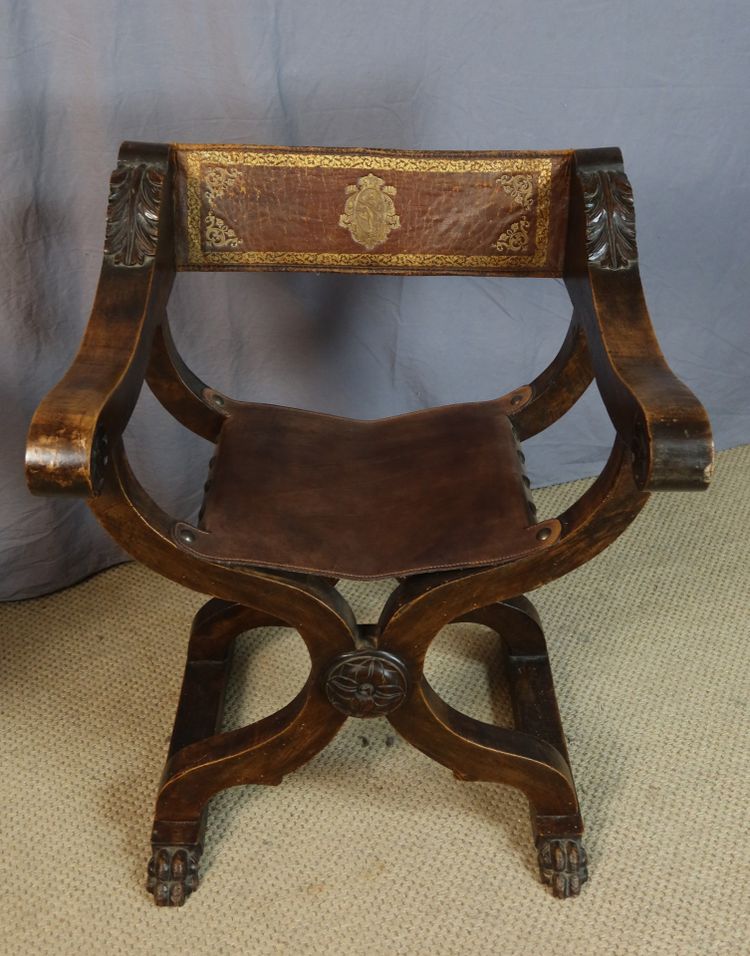 RENAISSANCE-STYLE CURULE CHAIR