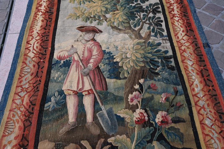 Arazzo su porta con giardiniere  Aubusson  del XVIII secolo