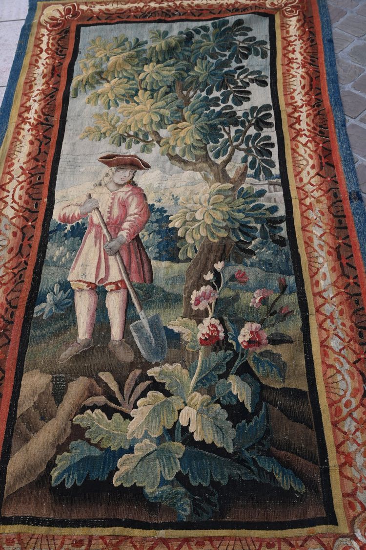 Arazzo su porta con giardiniere  Aubusson  del XVIII secolo