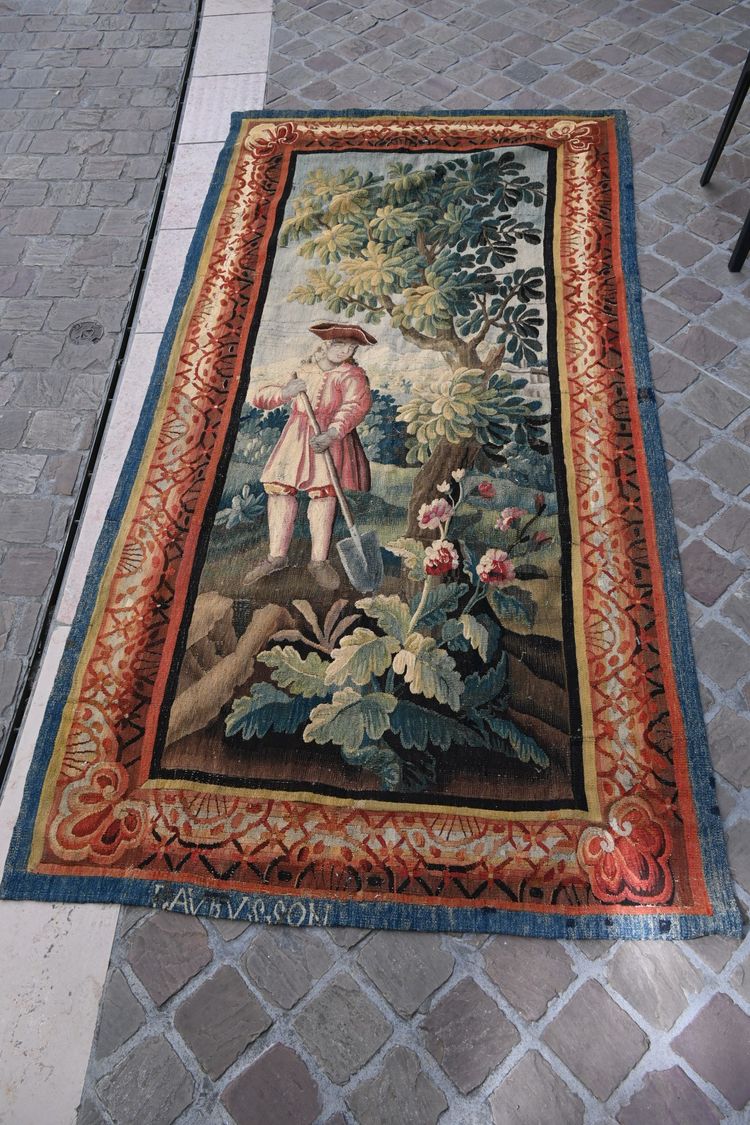 Arazzo su porta con giardiniere  Aubusson  del XVIII secolo