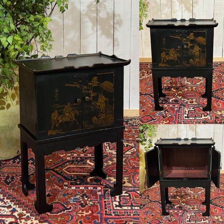 Piccolo buffet in abete degli anni '50, verniciato, con decorazioni in stile asiatico