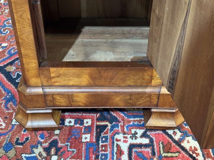 Comodino in stile Luigi Filippo del XIX secolo in ciliegio
