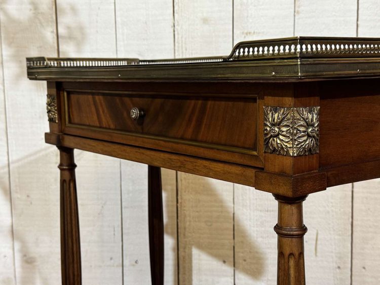 Consolle in mogano con piano in marmo bianco in stile Luigi XVI degli anni '60