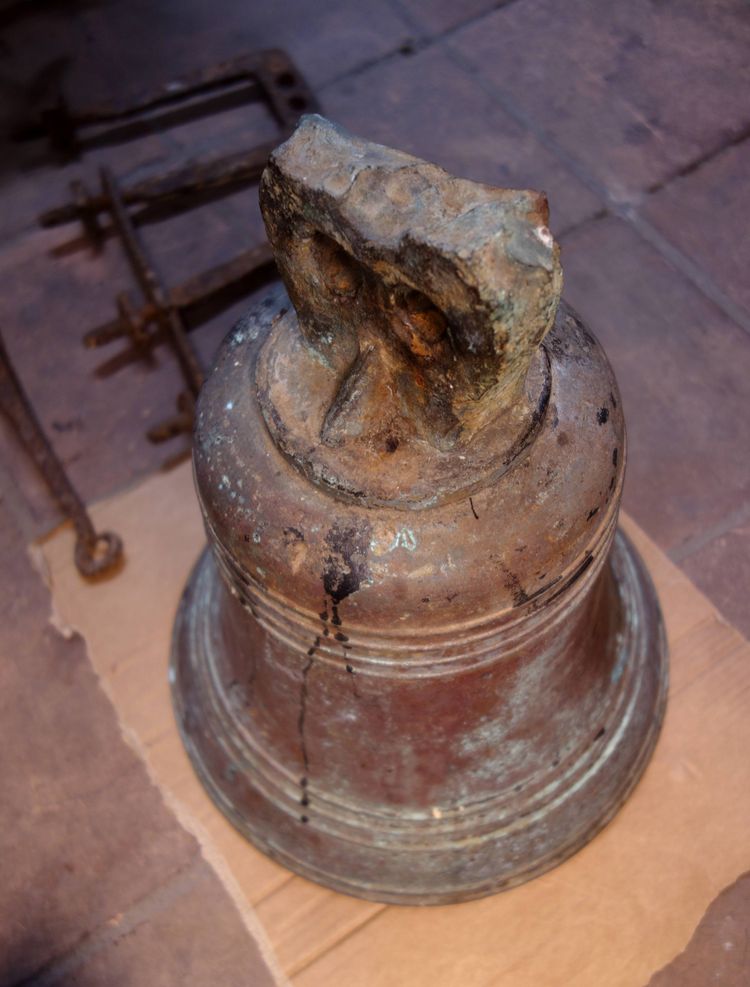 Bronzeglocke mit dem Wappen der Markgrafen, datiert 1750