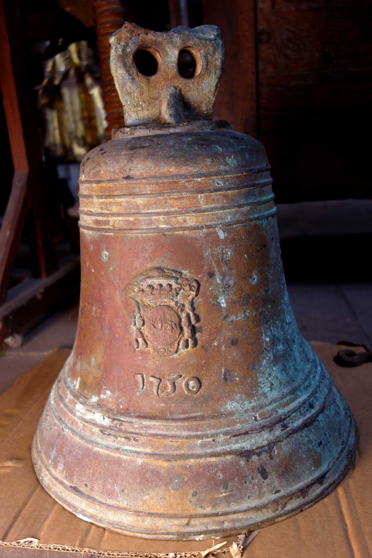 Bronzeglocke mit dem Wappen der Markgrafen, datiert 1750