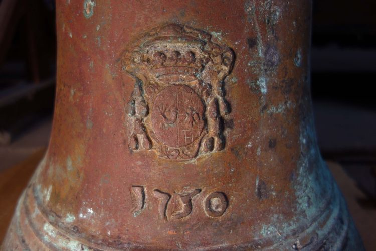 Bronzeglocke mit dem Wappen der Markgrafen, datiert 1750