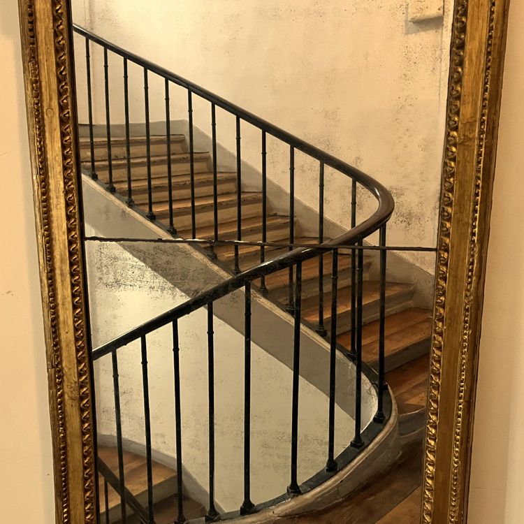 Importante specchio a frontone, epoca Luigi XVI (altezza 192 cm)