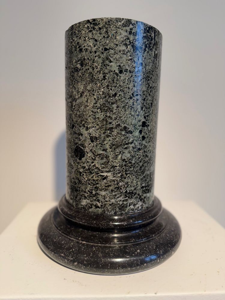 Colonna antica in marmo