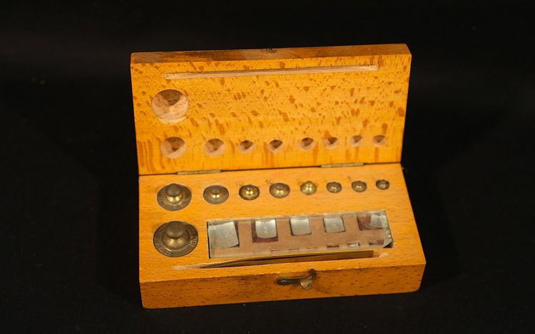 Weight boxes for balance scales