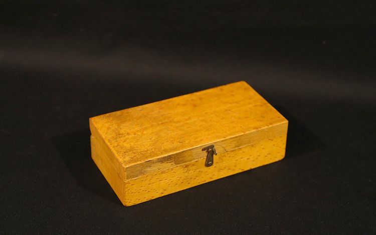 Weight boxes for balance scales