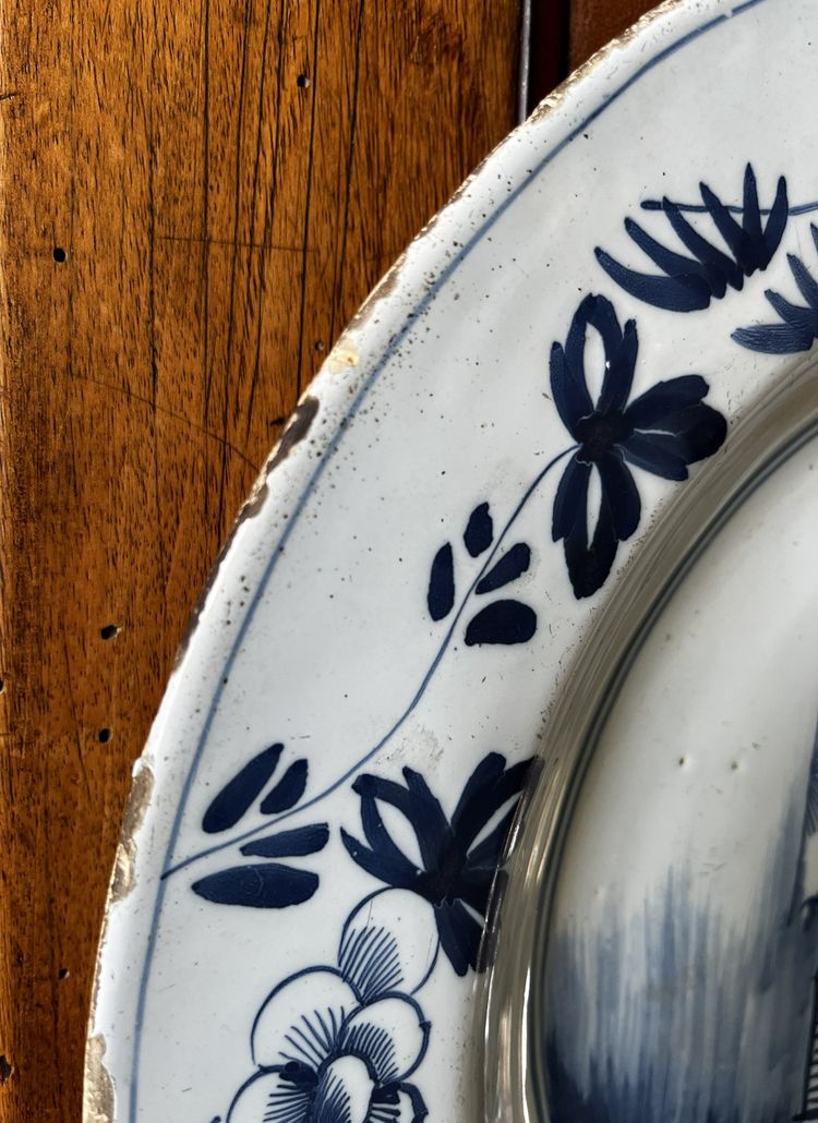 Pair of Delftware plates, 18th century.