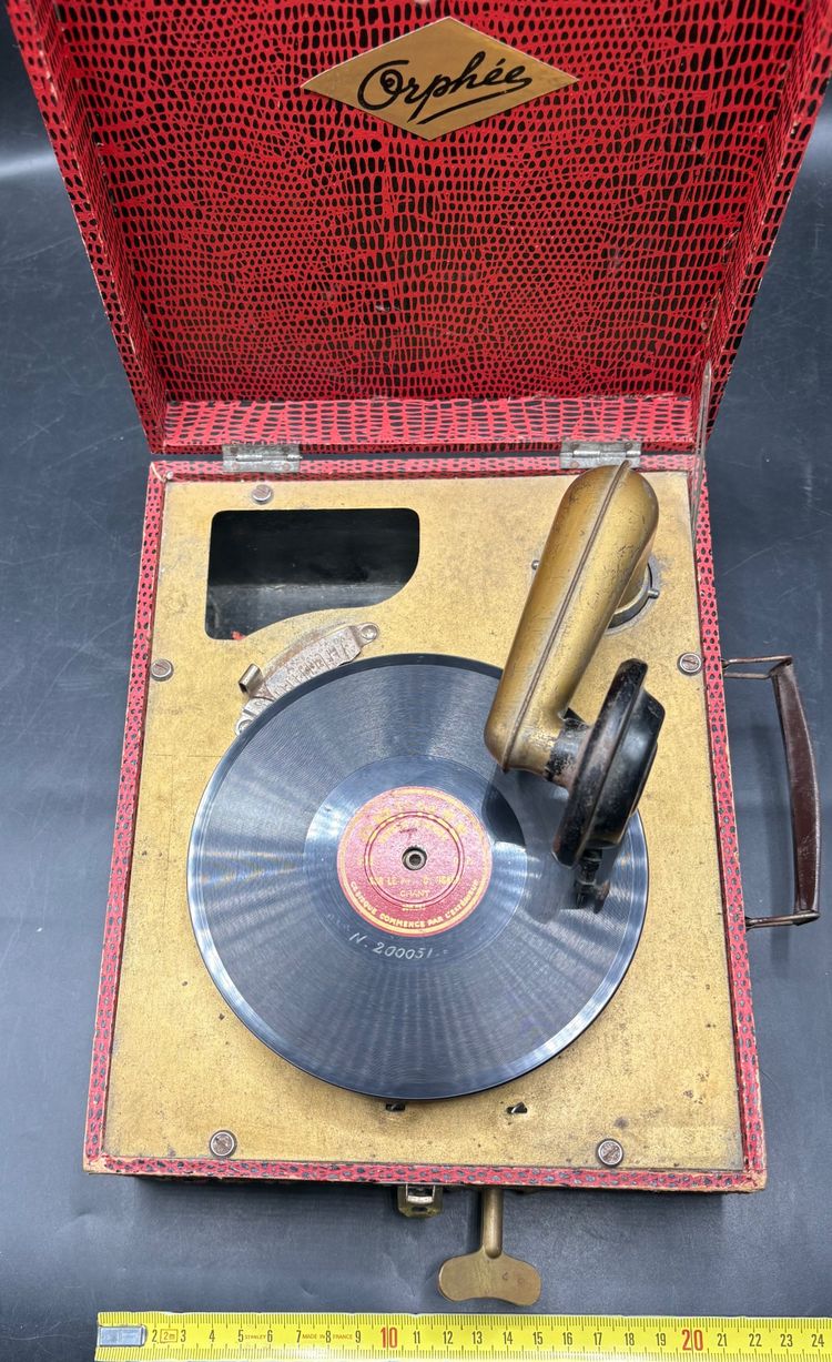 CHILDREN'S PHONOGRAPH