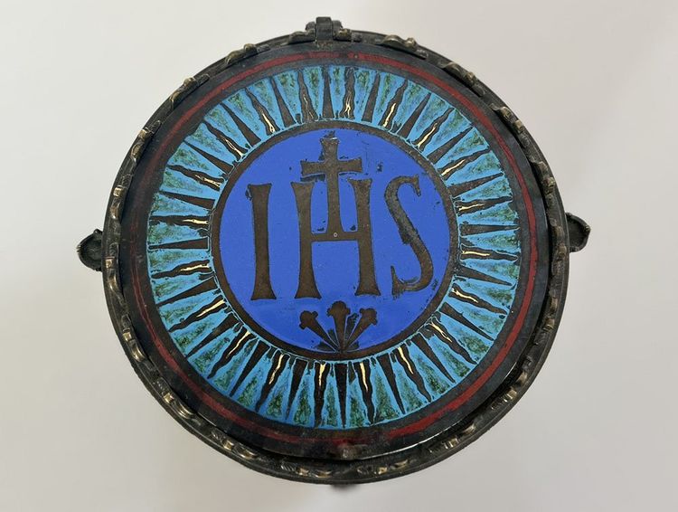 Bronze pyxide with cloisonné enamel from Limoges, featuring biblical figures, 19th century