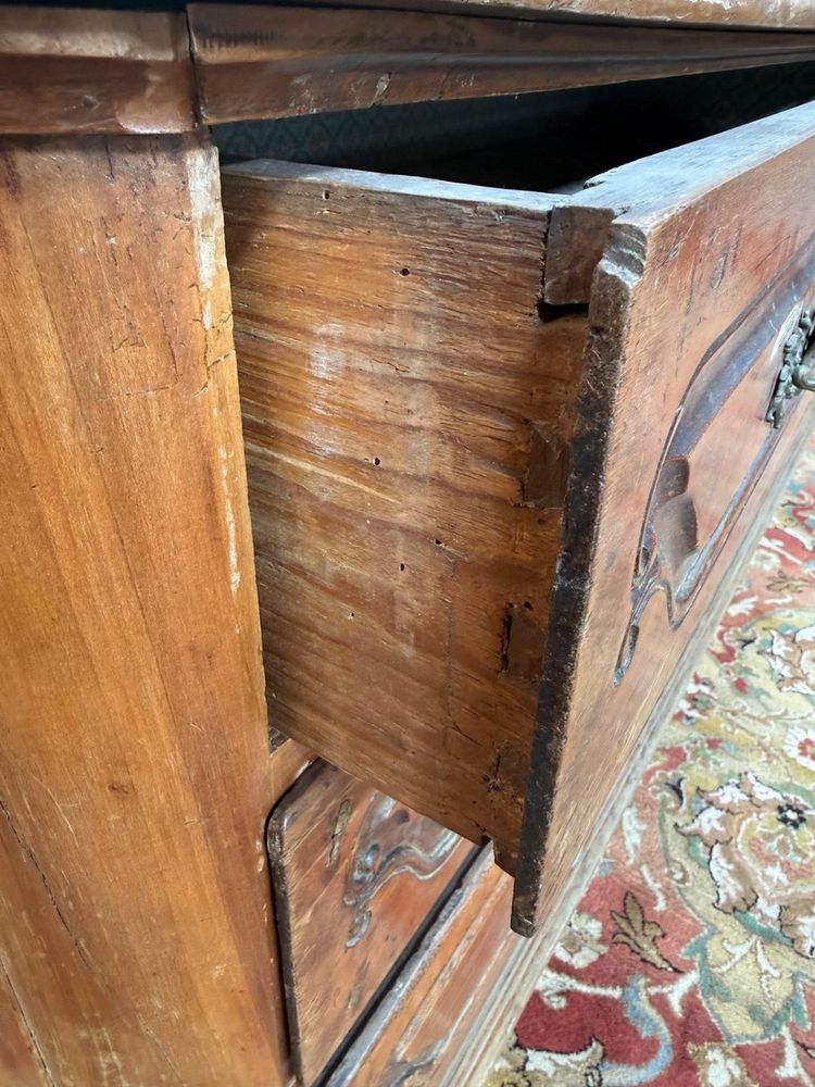 Hosenkommode aus der Zeit Louis XV – Massive Kirsche