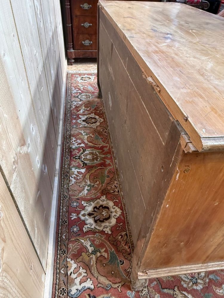 Hosenkommode aus der Zeit Louis XV – Massive Kirsche