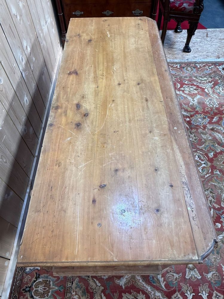 Hosenkommode aus der Zeit Louis XV – Massive Kirsche