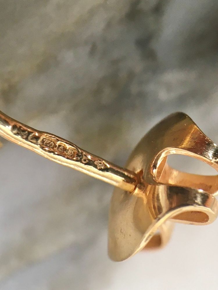 Le-Gi 18K Gold Heart Earrings