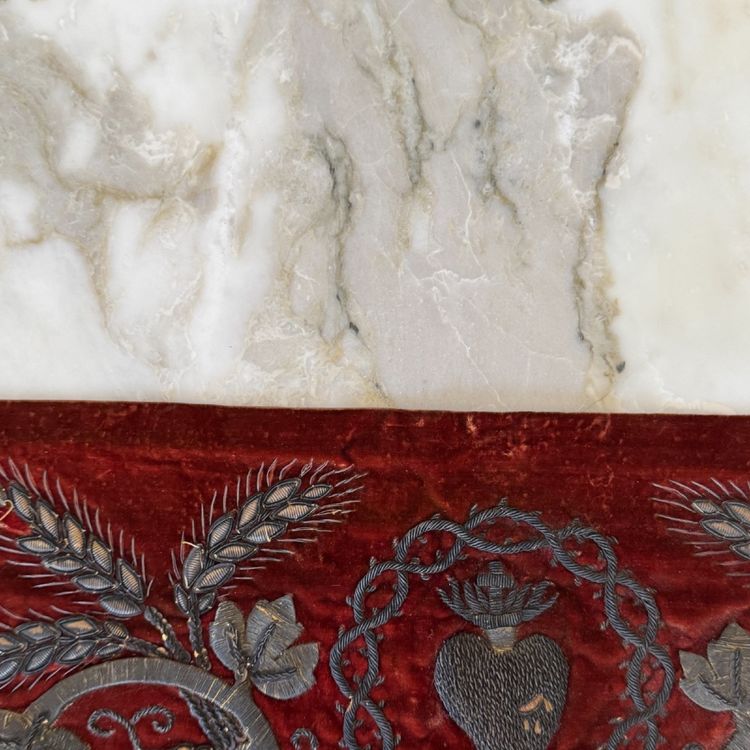 Ancien antependium sacré-cœur en velours rouge brodé argent XIXe