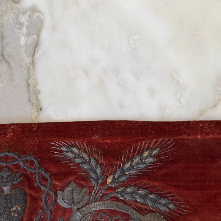 Ancien antependium sacré-cœur en velours rouge brodé argent XIXe