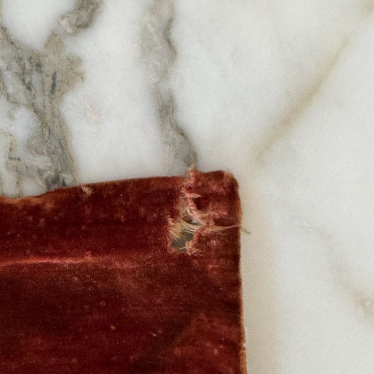 Ancien antependium sacré-cœur en velours rouge brodé argent XIXe