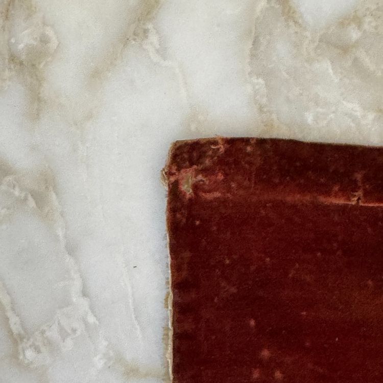 Ancien antependium sacré-cœur en velours rouge brodé argent XIXe