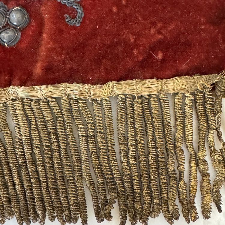 Ancien antependium sacré-cœur en velours rouge brodé argent XIXe