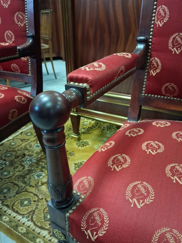 Paire de fauteuils époque Empire en acajou aux emblèmes Napoléoniens - XIXeme