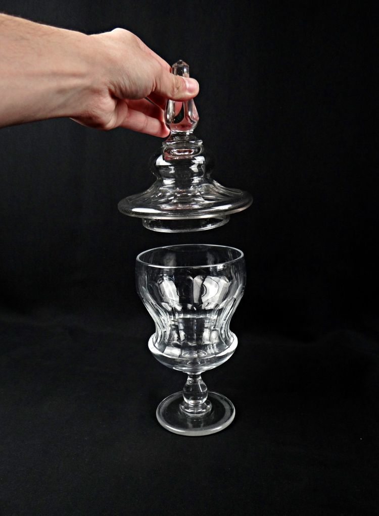 Grand drageoir en cristal taillé dans le goût de Baccarat au XIXe siècle