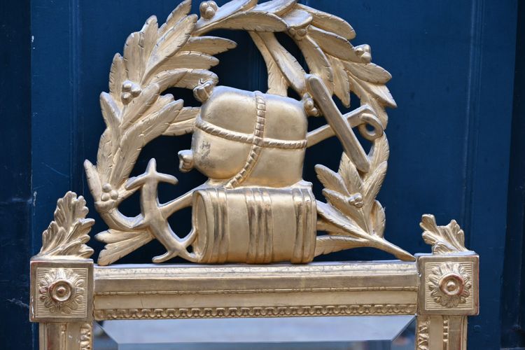 Specchio in stile Luigi XVI con frontone, Bordeaux, XVIII secolo