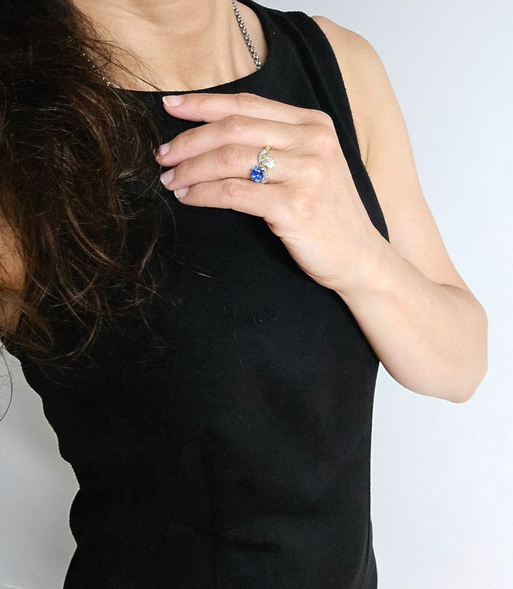 Toi et Moi Ring mit Saphir im Altschliff und farbigem Diamanten auf Gelb- und Weißgold