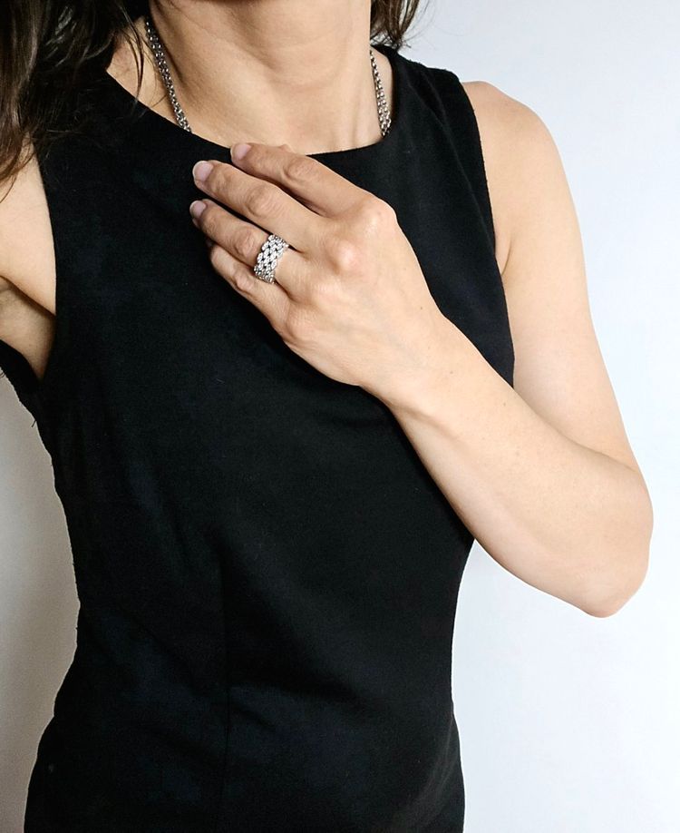 Anello a fascia Mauboussin "Je le Veux", diamanti incastonati su oro bianco