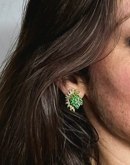 Fächer- oder Sonnenohrringe, Smaragde und Diamanten auf Gelbgold
