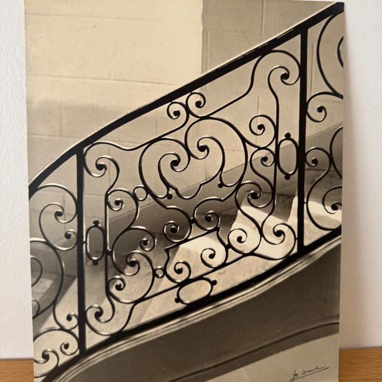 Fotografia di Bernard Darot, XX secolo, raffigurante una scala