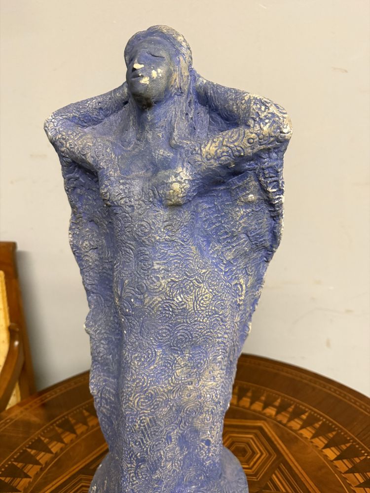 Sculpture en plâtre du milieu du XXe siècle, Vénus violette, 52 x 23 cm