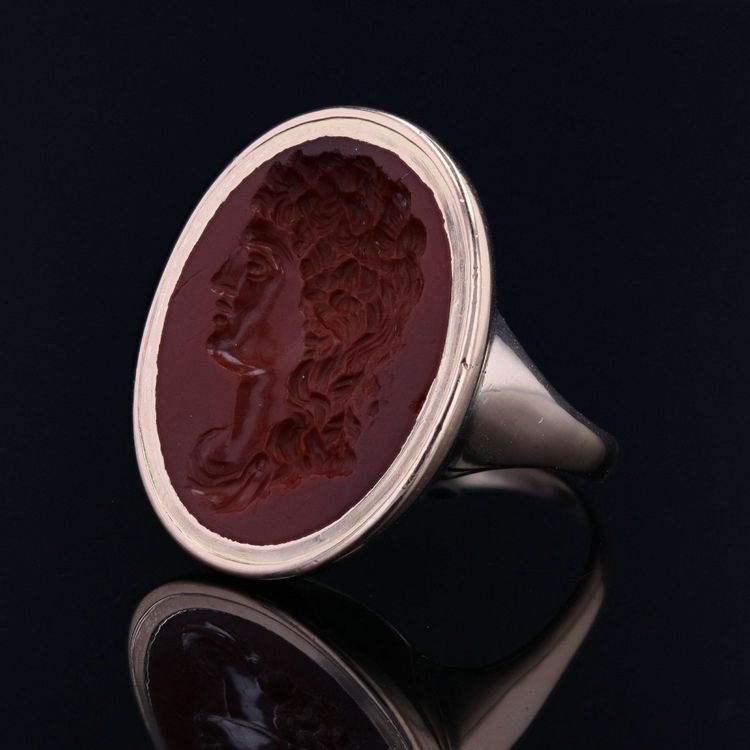 Bague ancienne intaille sur jaspe rouge