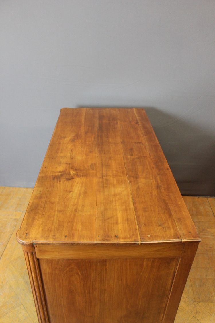 Cassettiera in stile Luigi XVI in legno di ciliegio, fine XVIII secolo.