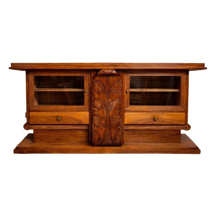Credenza Art Déco in noce, dal design architettonico semplice ed elegante, poggiante su una solida base.