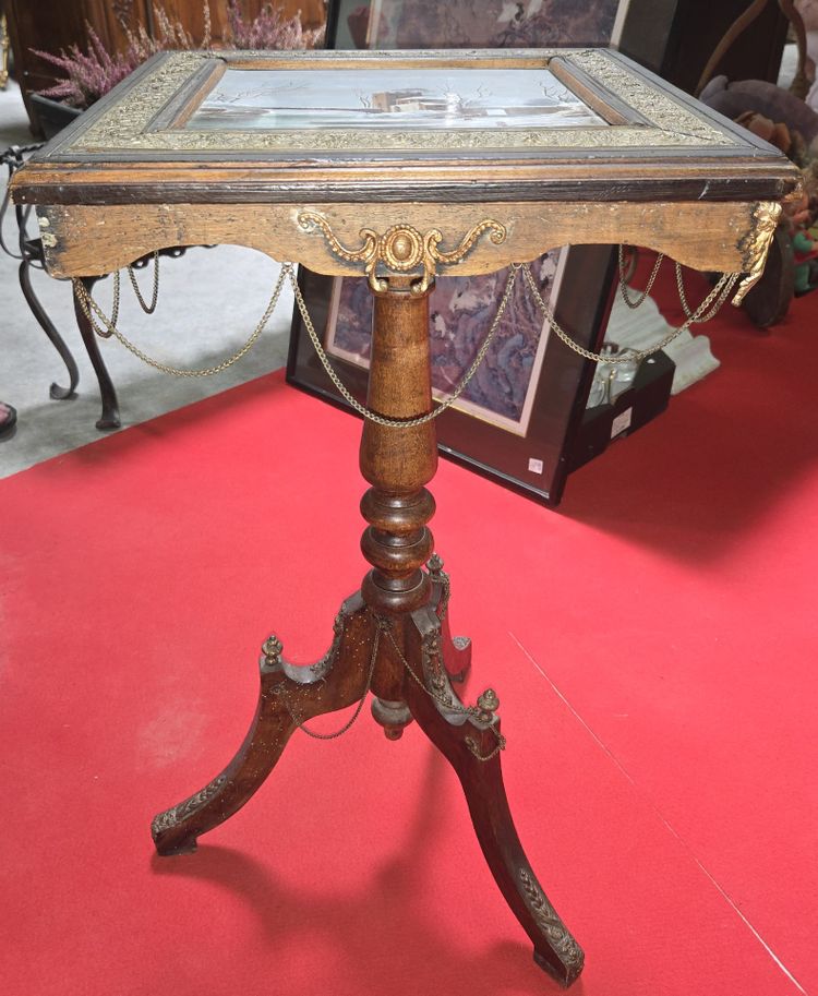 Table guéridon Napoléon III à plateau peint sur porcelaine