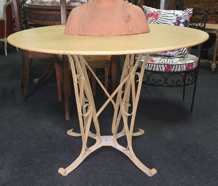 Table de jardin ronde en fer forgé – Travail de style Art nouveau vers 1900