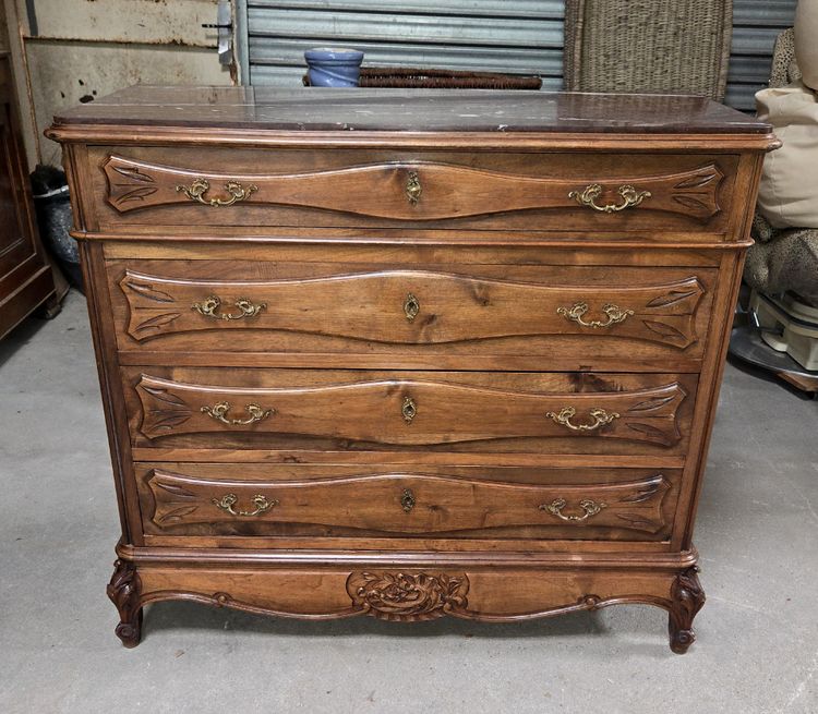 Commode provençale en noyer – Dessus marbre rouge - époque fin XIXeme