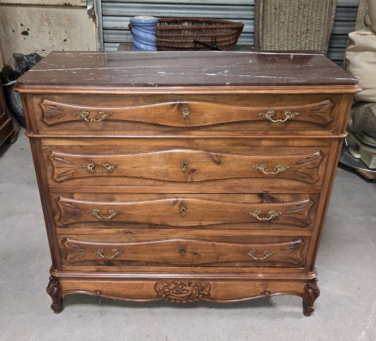 Commode provençale en noyer – Dessus marbre rouge - époque fin XIXeme