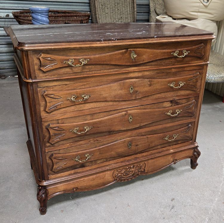 Commode provençale en noyer – Dessus marbre rouge - époque fin XIXeme