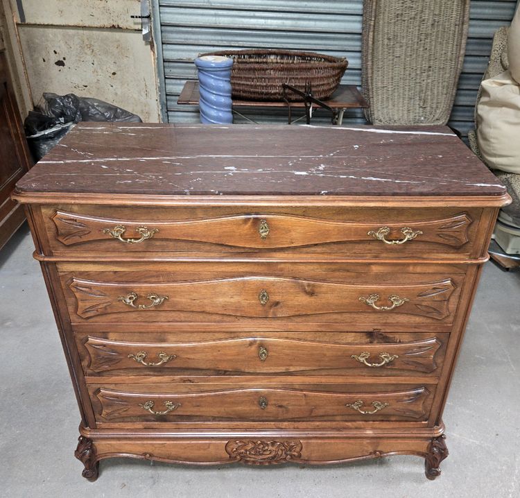 Commode provençale en noyer – Dessus marbre rouge - époque fin XIXeme