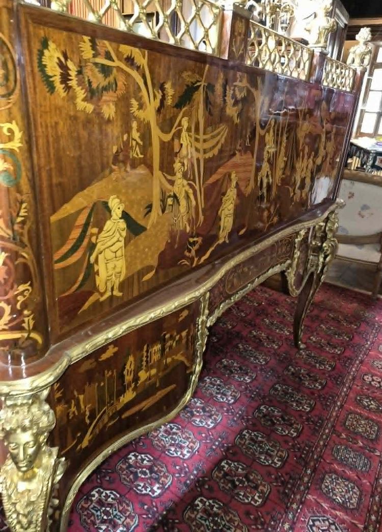 Bureau à cylindre de centre marqueté et richement orné de bronzes – Style Louis XV
